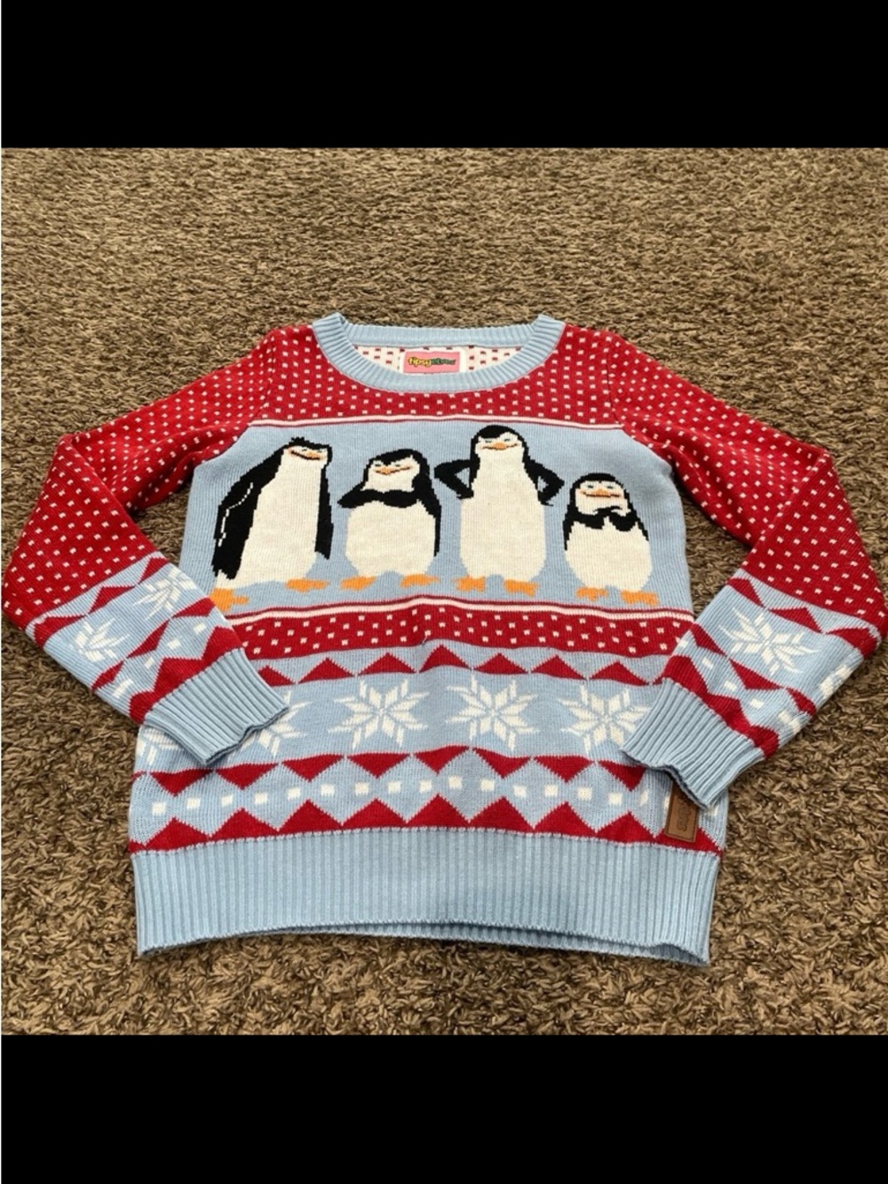 Gypsy owls Madagascar, penguins Christmas sweater women’s medium